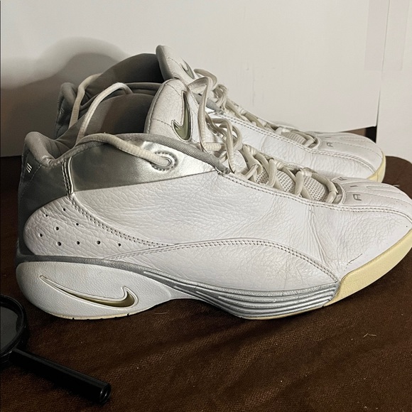 Nike Air Gold swoosh white and silver leather 13 shoes - Picture 2 of 11